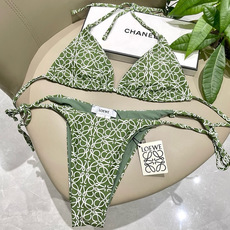 Loewe新款分体😍🥰适合多种场景的游泳衣🏊♀️海边 游泳池 温泉 水上乐园 漂流都可以😌内搭也完全可 Loewe新款分体😍🥰适合多种场景的游泳衣🏊♀️海边 游泳池 温泉 水上乐园 漂流都可以😌内搭也完全可