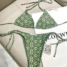 Loewe新款分体😍🥰适合多种场景的游泳衣🏊♀️海边 游泳池 温泉 水上乐园 漂流都可以😌内搭也完全可 Loewe新款分体😍🥰适合多种场景的游泳衣🏊♀️海边 游泳池 温泉 水上乐园 漂流都可以😌内搭也完全可