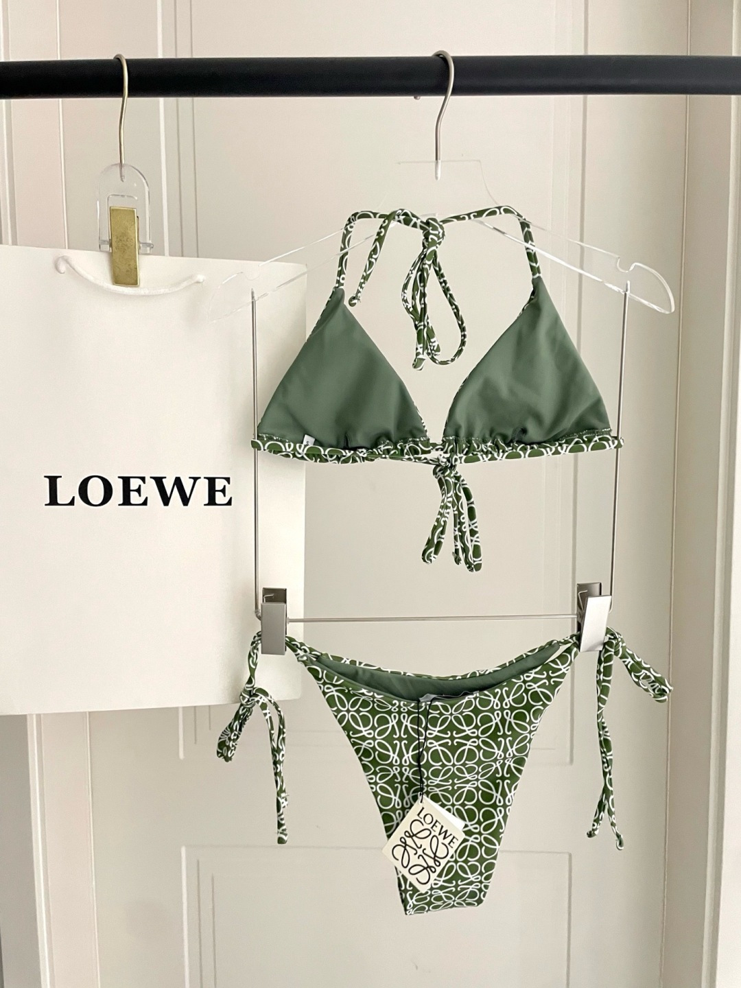 Loewe新款分体😍🥰适合多种场景的游泳衣🏊♀️海边 游泳池 温泉 水上乐园 漂流都可以😌内搭也完全可 Loewe新款分体😍🥰适合多种场景的游泳衣🏊♀️海边 游泳池 温泉 水上乐园 漂流都可以😌内搭也完全可