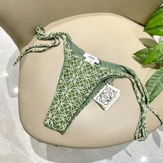 Loewe新款分体😍🥰适合多种场景的游泳衣🏊♀️海边 游泳池 温泉 水上乐园 漂流都可以😌内搭也完全可 Loewe新款分体😍🥰适合多种场景的游泳衣🏊♀️海边 游泳池 温泉 水上乐园 漂流都可以😌内搭也完全可