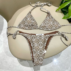 Loewe新款分体😍🥰适合多种场景的游泳衣🏊♀️海边 游泳池 温泉 水上乐园 漂流都可以😌内搭也完全可 Loewe新款分体😍🥰适合多种场景的游泳衣🏊♀️海边 游泳池 温泉 水上乐园 漂流都可以😌内搭也完全可