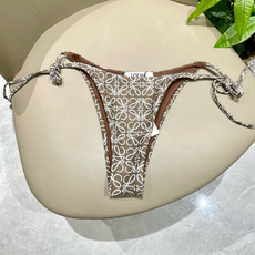 Loewe新款分体😍🥰适合多种场景的游泳衣🏊♀️海边 游泳池 温泉 水上乐园 漂流都可以😌内搭也完全可 Loewe新款分体😍🥰适合多种场景的游泳衣🏊♀️海边 游泳池 温泉 水上乐园 漂流都可以😌内搭也完全可