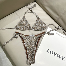 Loewe新款分体😍🥰适合多种场景的游泳衣🏊♀️海边 游泳池 温泉 水上乐园 漂流都可以😌内搭也完全可 Loewe新款分体😍🥰适合多种场景的游泳衣🏊♀️海边 游泳池 温泉 水上乐园 漂流都可以😌内搭也完全可