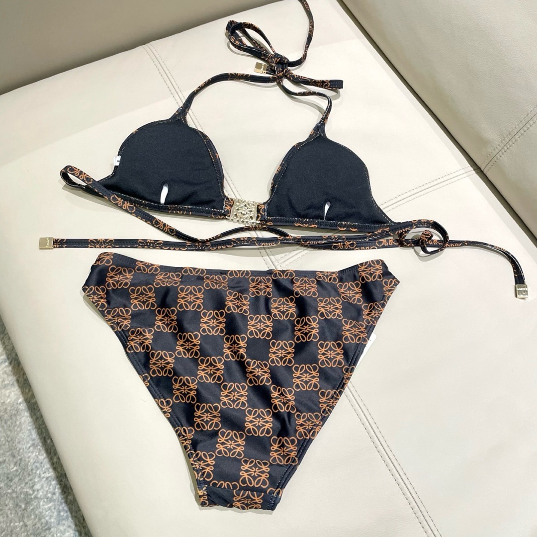 罗意威新款比基尼泳衣 定制对吧版五金 😍🥰适合多种场景的游泳衣🏊♀️海边 游泳池 温泉 水上乐园 漂 罗意威新款比基尼泳衣 定制对吧版五金 😍🥰适合多种场景的游泳衣🏊♀️海边 游泳池 温泉 水上乐园 漂