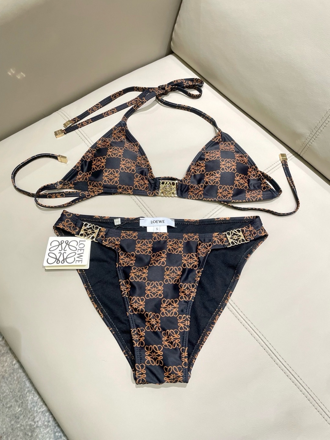 罗意威新款比基尼泳衣 定制对吧版五金 😍🥰适合多种场景的游泳衣🏊♀️海边 游泳池 温泉 水上乐园 漂 罗意威新款比基尼泳衣 定制对吧版五金 😍🥰适合多种场景的游泳衣🏊♀️海边 游泳池 温泉 水上乐园 漂