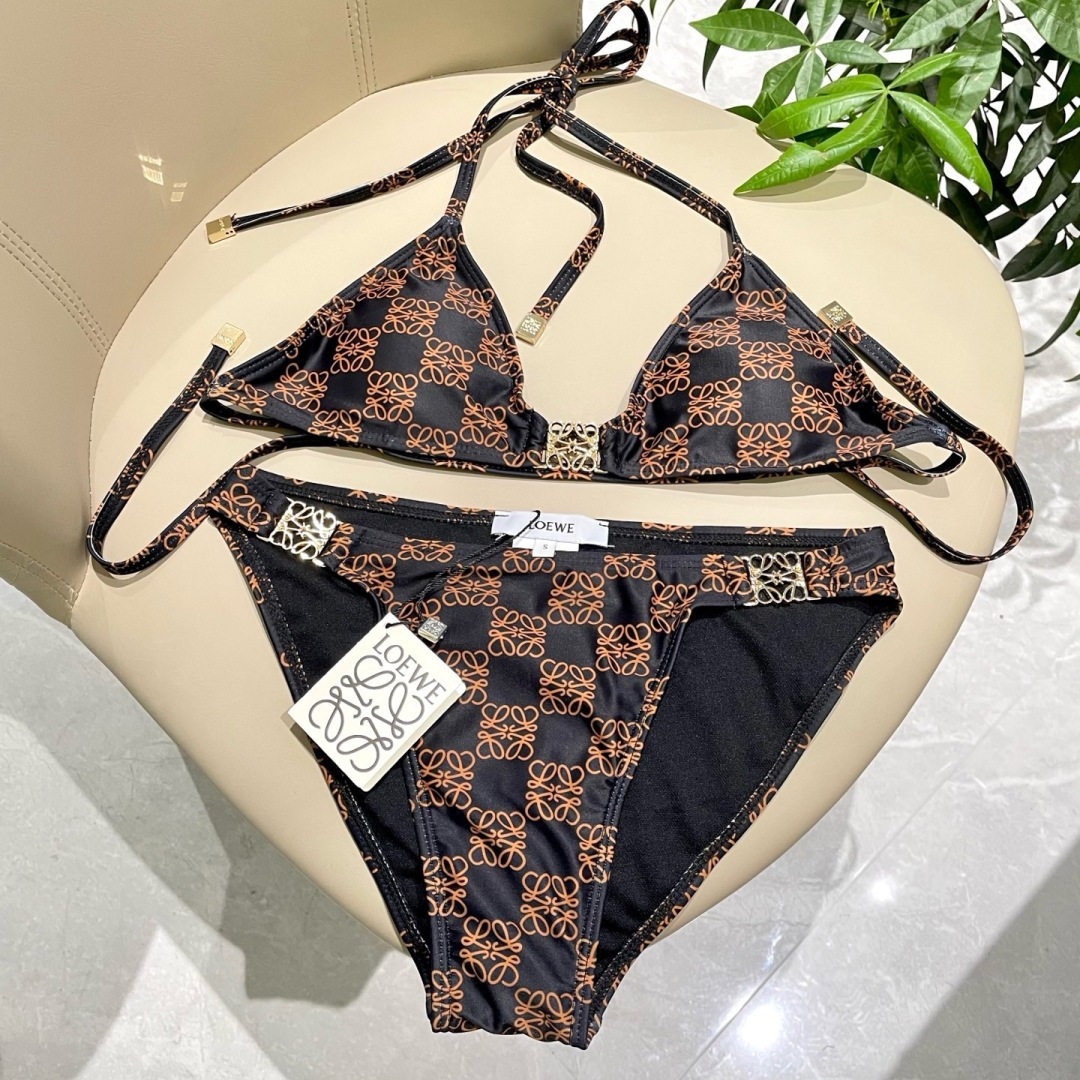 罗意威新款比基尼泳衣 定制对吧版五金 😍🥰适合多种场景的游泳衣🏊♀️海边 游泳池 温泉 水上乐园 漂 罗意威新款比基尼泳衣 定制对吧版五金 😍🥰适合多种场景的游泳衣🏊♀️海边 游泳池 温泉 水上乐园 漂