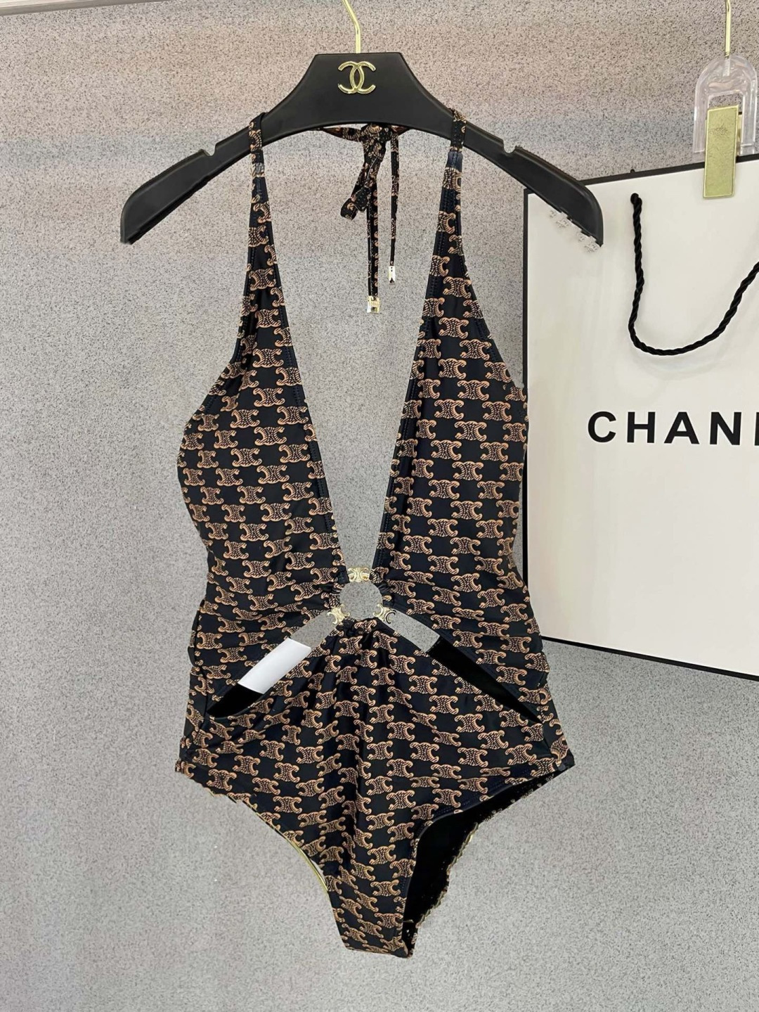 Celine泳衣🥰适合多种场景的游泳衣🏊♀️海边 游泳池 温泉 水上乐园 漂流都可以😌内搭也完全可以 Celine泳衣🥰适合多种场景的游泳衣🏊♀️海边 游泳池 温泉 水上乐园 漂流都可以😌内搭也完全可以
