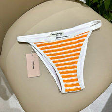 miumiu新款连体泳衣👙❤️😍🥰适合多种场景的游泳衣🏊♀️海边 游泳池 温泉 水上乐园 漂流都可以😌 miumiu新款连体泳衣👙❤️😍🥰适合多种场景的游泳衣🏊♀️海边 游泳池 温泉 水上乐园 漂流都可以😌