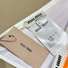 miumiu新款连体泳衣👙❤️😍🥰适合多种场景的游泳衣🏊♀️海边 游泳池 温泉 水上乐园 漂流都可以😌 miumiu新款连体泳衣👙❤️😍🥰适合多种场景的游泳衣🏊♀️海边 游泳池 温泉 水上乐园 漂流都可以😌