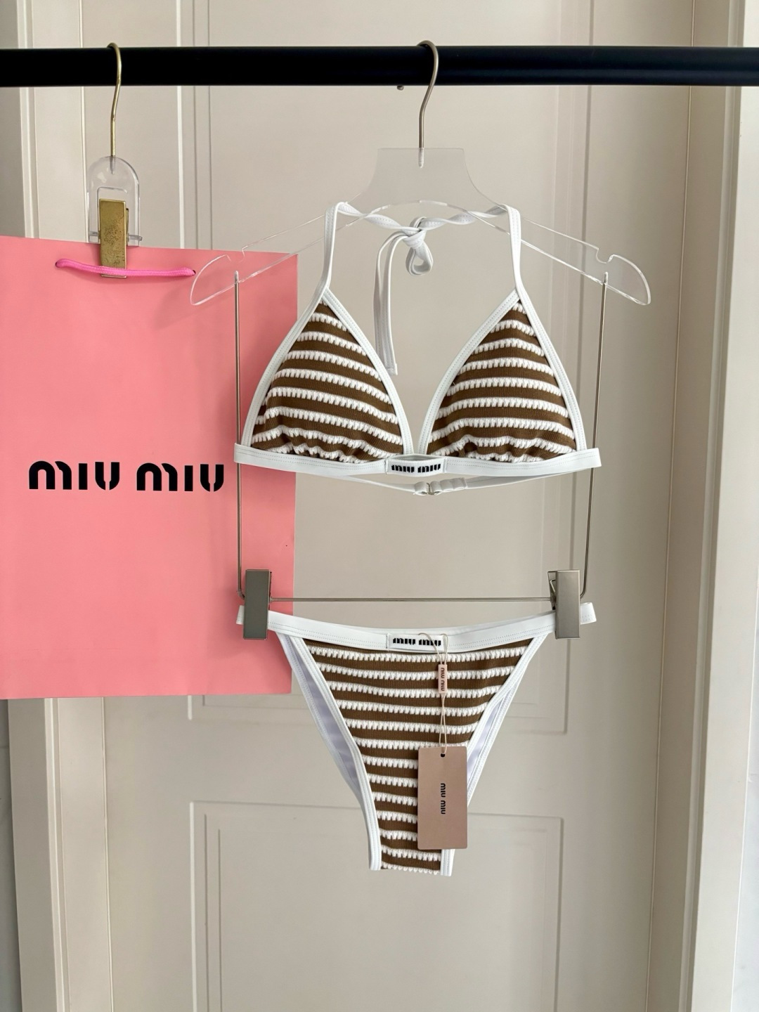 miumiu新款连体泳衣👙❤️😍🥰适合多种场景的游泳衣🏊♀️海边 游泳池 温泉 水上乐园 漂流都可以😌 miumiu新款连体泳衣👙❤️😍🥰适合多种场景的游泳衣🏊♀️海边 游泳池 温泉 水上乐园 漂流都可以😌