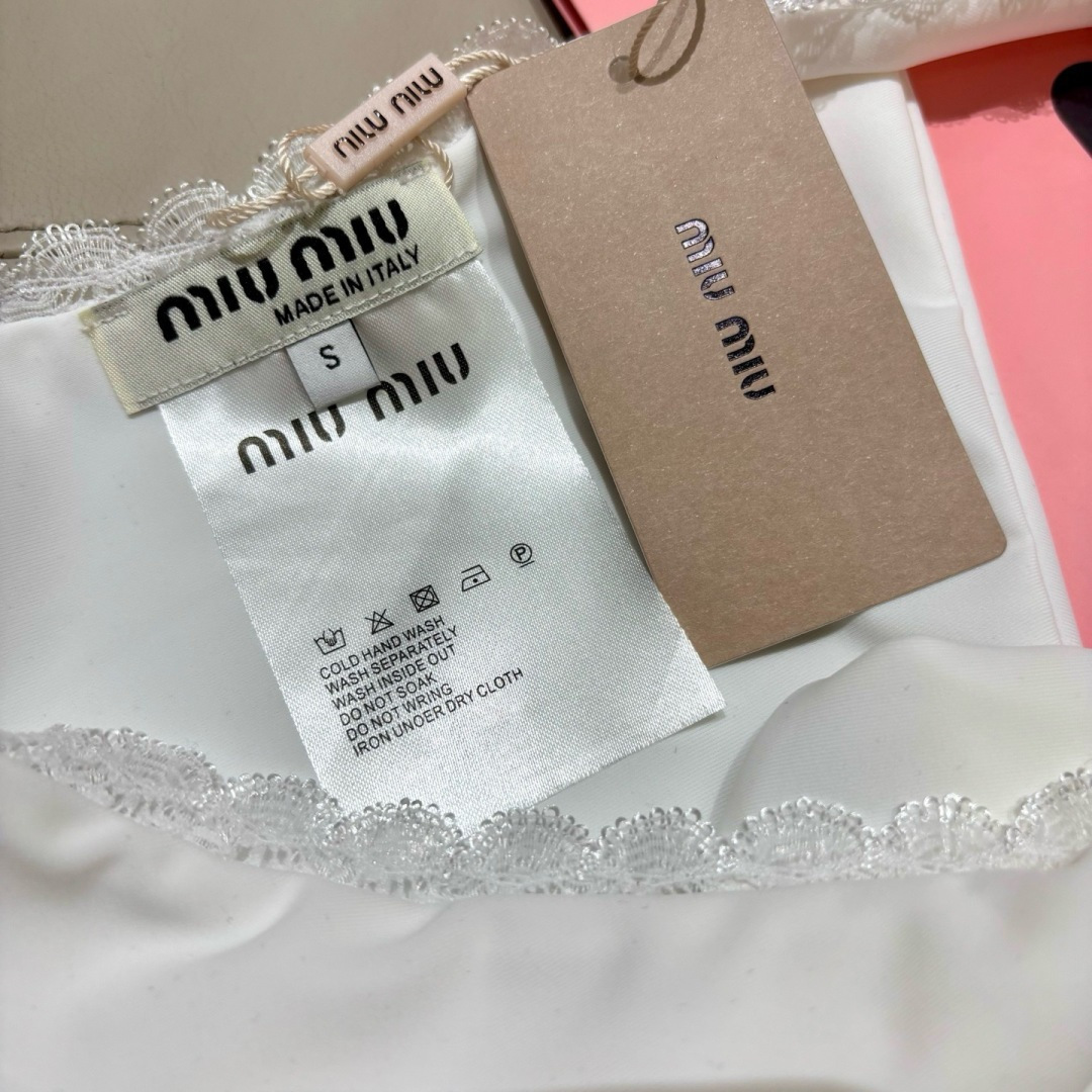 miumiu新款连体泳衣👙❤️😍🥰适合多种场景的游泳衣🏊♀️海边 游泳池 温泉 水上乐园 漂流都可以😌 miumiu新款连体泳衣👙❤️😍🥰适合多种场景的游泳衣🏊♀️海边 游泳池 温泉 水上乐园 漂流都可以😌