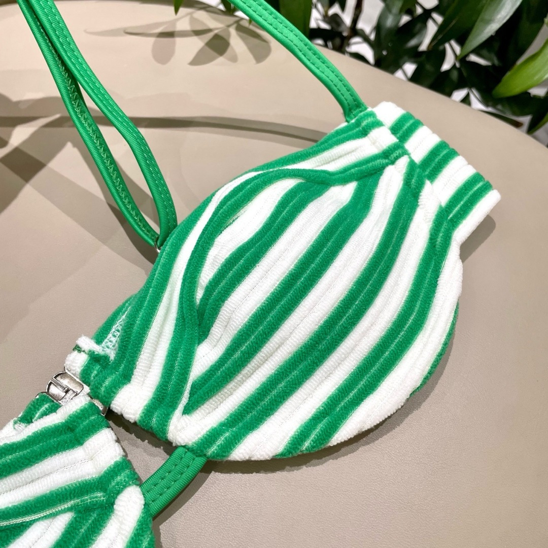 miumiu新款连体泳衣👙❤️😍🥰适合多种场景的游泳衣🏊♀️海边 游泳池 温泉 水上乐园 漂流都可以😌 miumiu新款连体泳衣👙❤️😍🥰适合多种场景的游泳衣🏊♀️海边 游泳池 温泉 水上乐园 漂流都可以😌