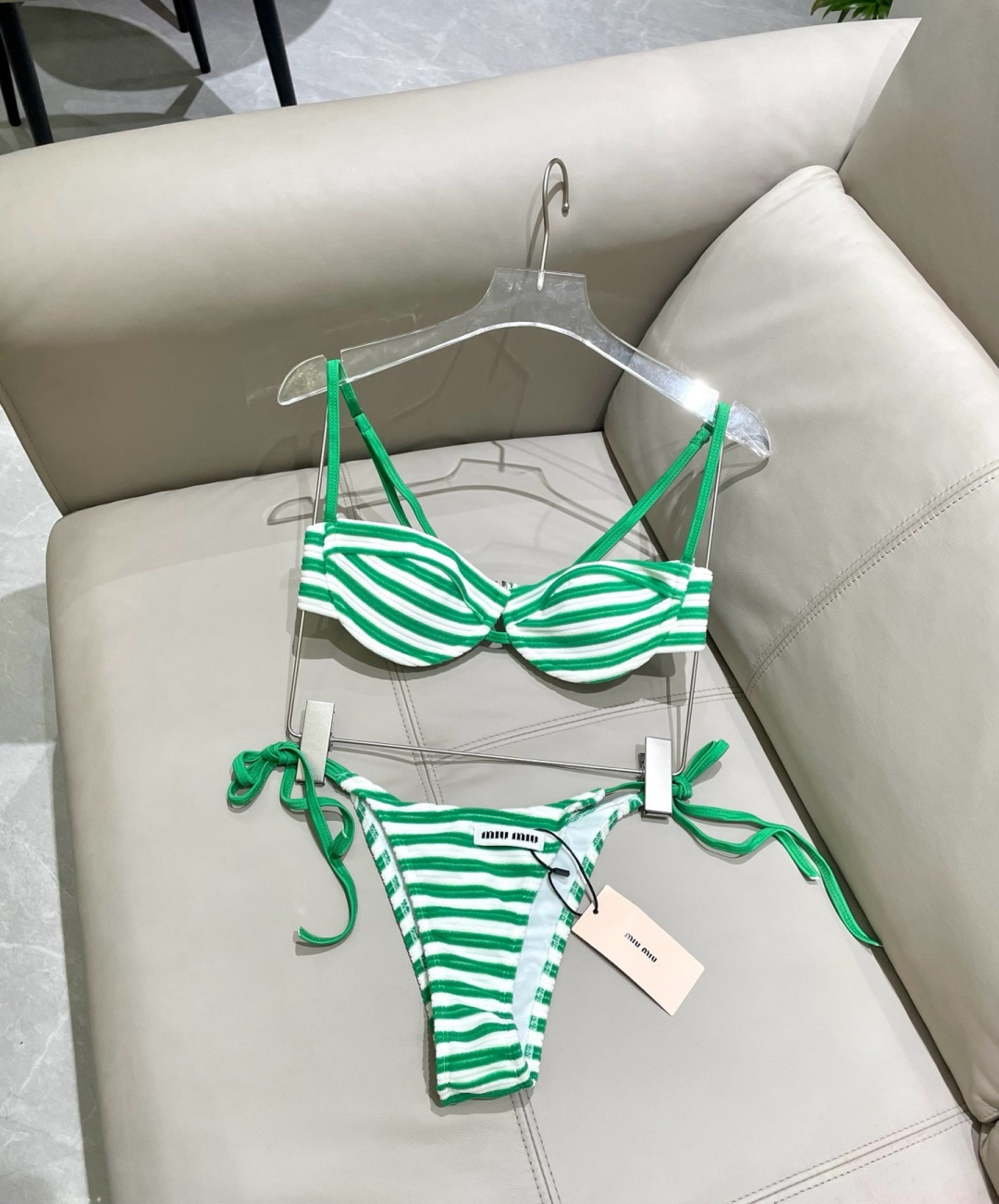 miumiu新款连体泳衣👙❤️😍🥰适合多种场景的游泳衣🏊♀️海边 游泳池 温泉 水上乐园 漂流都可以😌 miumiu新款连体泳衣👙❤️😍🥰适合多种场景的游泳衣🏊♀️海边 游泳池 温泉 水上乐园 漂流都可以😌