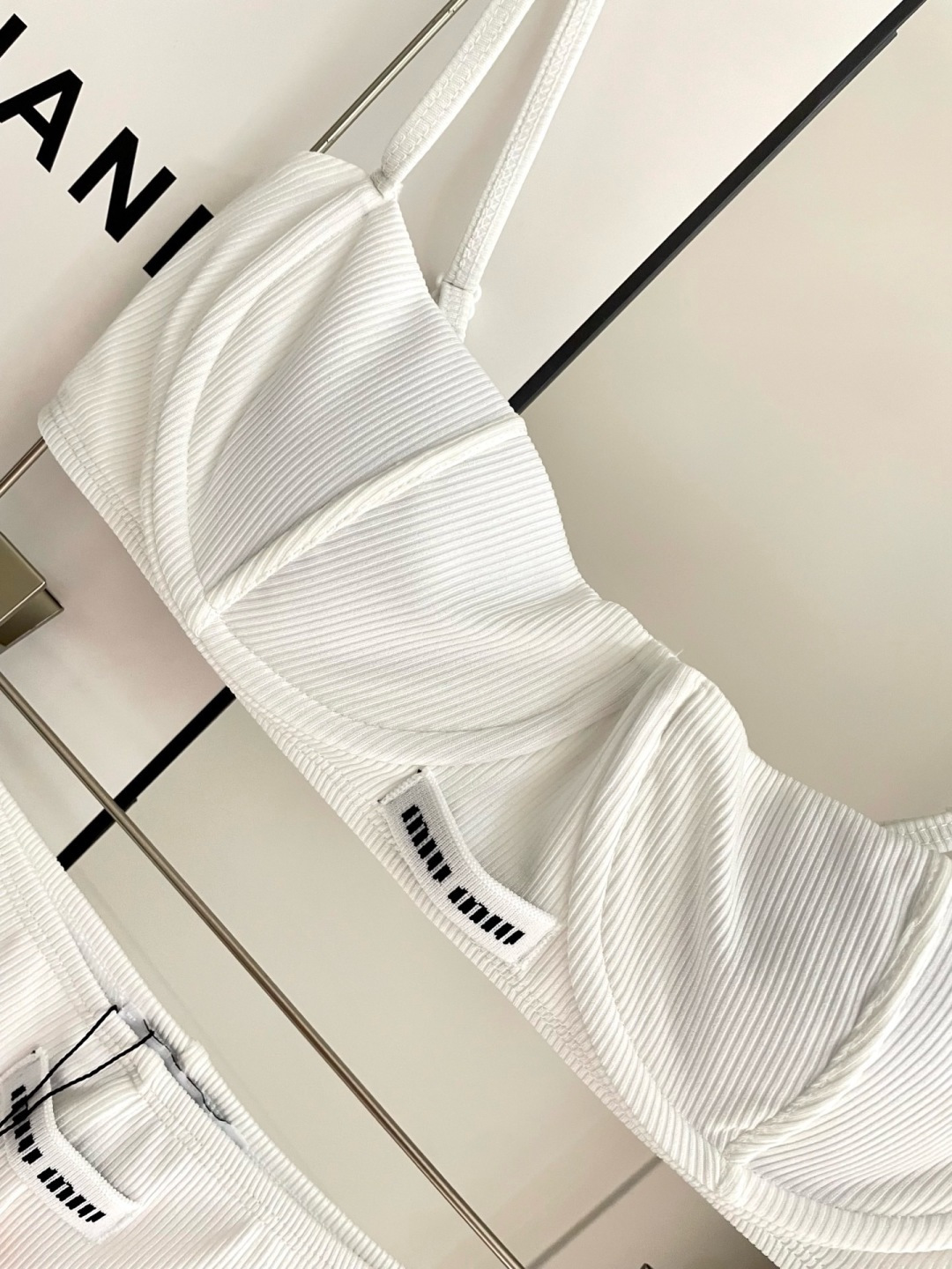 miumiu新款连体泳衣👙❤️😍🥰适合多种场景的游泳衣🏊♀️海边 游泳池 温泉 水上乐园 漂流都可以😌 miumiu新款连体泳衣👙❤️😍🥰适合多种场景的游泳衣🏊♀️海边 游泳池 温泉 水上乐园 漂流都可以😌