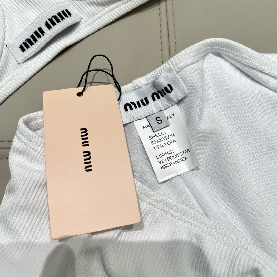 miumiu新款连体泳衣👙❤️😍🥰适合多种场景的游泳衣🏊♀️海边 游泳池 温泉 水上乐园 漂流都可以😌 miumiu新款连体泳衣👙❤️😍🥰适合多种场景的游泳衣🏊♀️海边 游泳池 温泉 水上乐园 漂流都可以😌