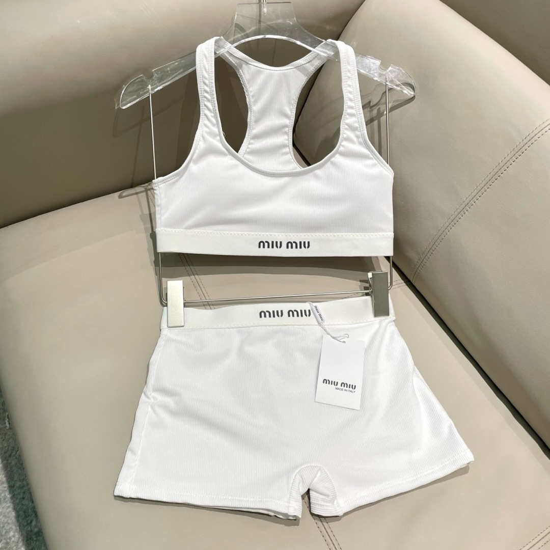 miumiu新款比基尼泳衣👙❤️😍🥰适合多种场景的游泳衣🏊♀️海边 游泳池 温泉 水上乐园 漂流都可以 miumiu新款比基尼泳衣👙❤️😍🥰适合多种场景的游泳衣🏊♀️海边 游泳池 温泉 水上乐园 漂流都可以