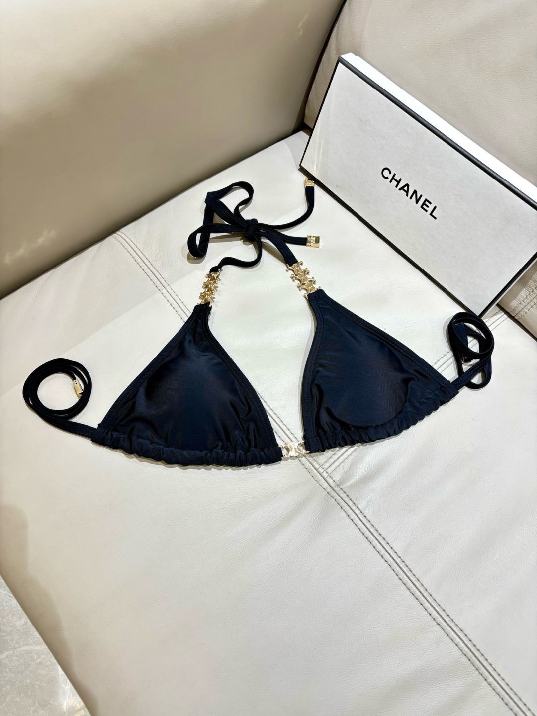 Celine专柜新款 对版五金😍🥰适合多种场景的游泳衣🏊♀️海边 游泳池 温泉 水上乐园 漂流都可以😌 Celine专柜新款 对版五金😍🥰适合多种场景的游泳衣🏊♀️海边 游泳池 温泉 水上乐园 漂流都可以😌