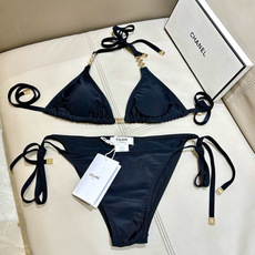 Celine专柜新款 对版五金😍🥰适合多种场景的游泳衣🏊♀️海边 游泳池 温泉 水上乐园 漂流都可以😌 Celine专柜新款 对版五金😍🥰适合多种场景的游泳衣🏊♀️海边 游泳池 温泉 水上乐园 漂流都可以😌