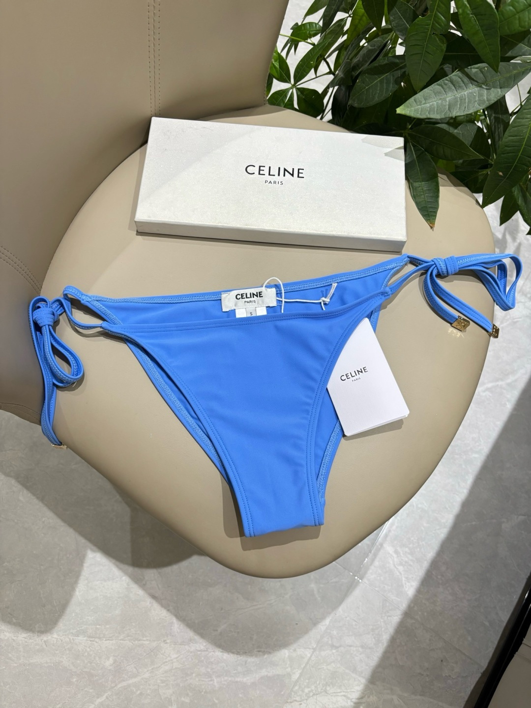 Celine专柜新款 对版五金😍🥰适合多种场景的游泳衣🏊♀️海边 游泳池 温泉 水上乐园 漂流都可以😌 Celine专柜新款 对版五金😍🥰适合多种场景的游泳衣🏊♀️海边 游泳池 温泉 水上乐园 漂流都可以😌