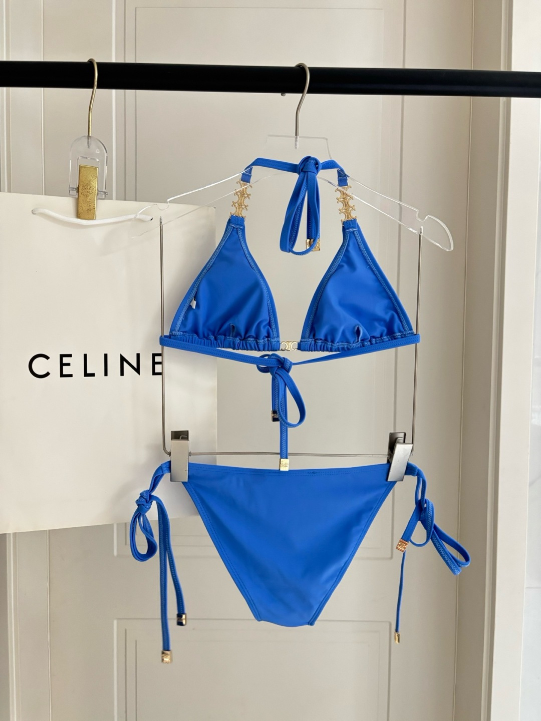 Celine专柜新款 对版五金😍🥰适合多种场景的游泳衣🏊♀️海边 游泳池 温泉 水上乐园 漂流都可以😌 Celine专柜新款 对版五金😍🥰适合多种场景的游泳衣🏊♀️海边 游泳池 温泉 水上乐园 漂流都可以😌