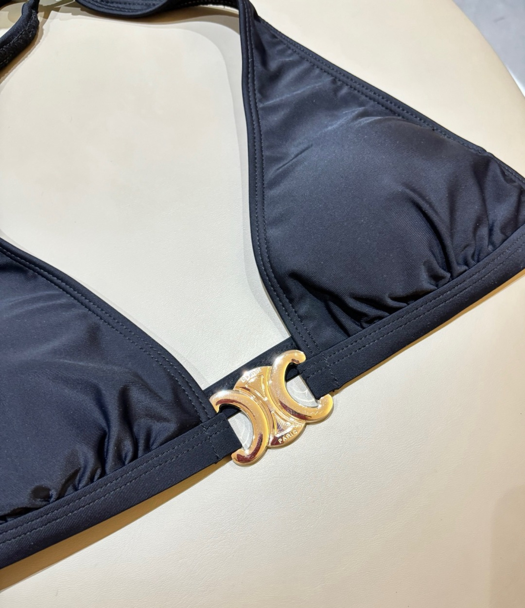 Celine专柜新款 对版五金😍🥰适合多种场景的游泳衣🏊♀️海边 游泳池 温泉 水上乐园 漂流都可以😌 Celine专柜新款 对版五金😍🥰适合多种场景的游泳衣🏊♀️海边 游泳池 温泉 水上乐园 漂流都可以😌