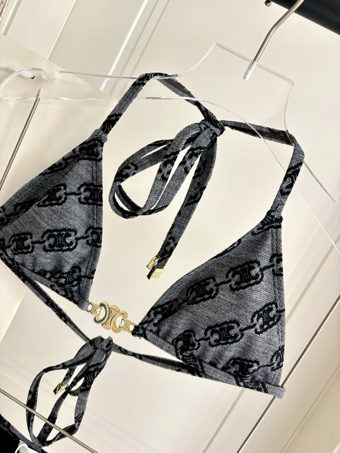 Celine专柜新款 对版五金😍🥰适合多种场景的游泳衣🏊‍♀️海边 游泳池 温泉 水上乐园 漂流都可以😌