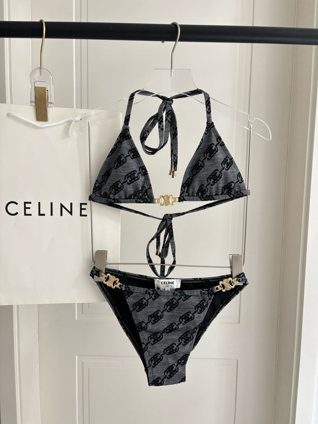 Celine专柜新款 对版五金😍🥰适合多种场景的游泳衣🏊‍♀️海边 游泳池 温泉 水上乐园 漂流都可以😌