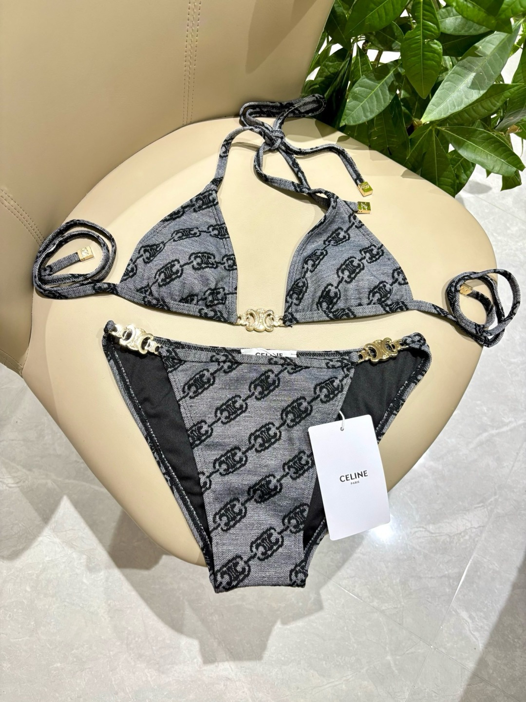 Celine专柜新款 对版五金😍🥰适合多种场景的游泳衣🏊‍♀️海边 游泳池 温泉 水上乐园 漂流都可以😌