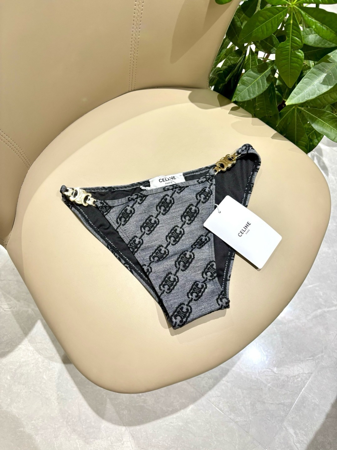 Celine专柜新款 对版五金😍🥰适合多种场景的游泳衣🏊‍♀️海边 游泳池 温泉 水上乐园 漂流都可以😌