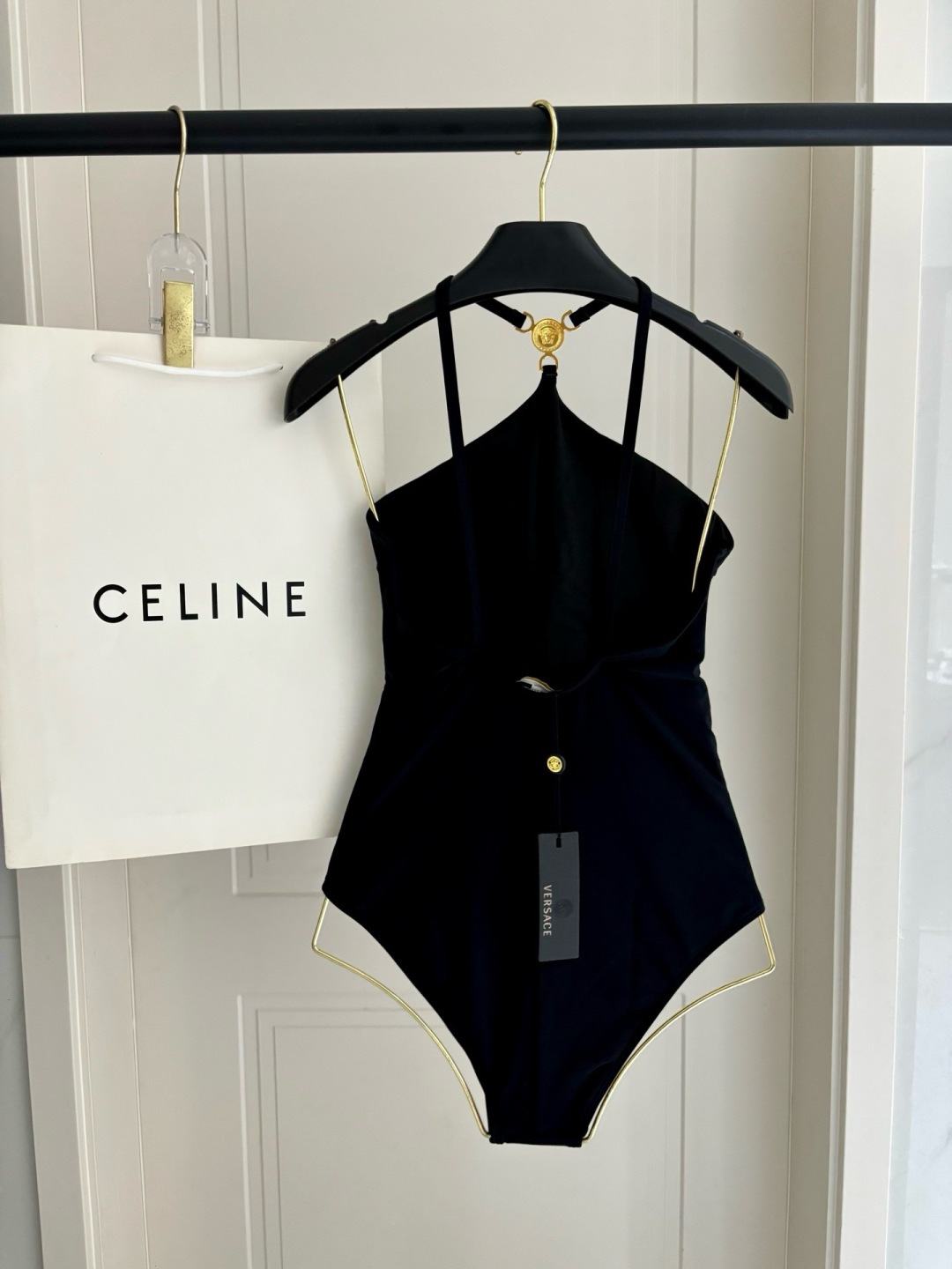 Celine专柜新款 对版五金😍🥰适合多种场景的游泳衣🏊♀️海边 游泳池 温泉 水上乐园 漂流都可以😌 Celine专柜新款 对版五金😍🥰适合多种场景的游泳衣🏊♀️海边 游泳池 温泉 水上乐园 漂流都可以😌