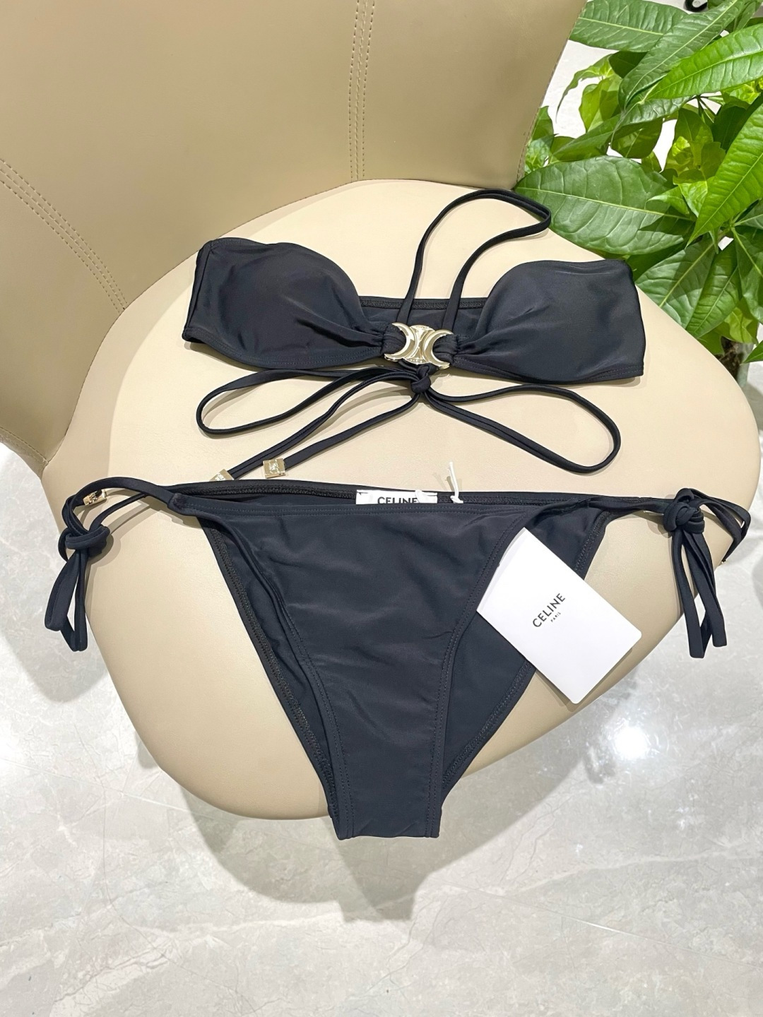 Celine专柜新款 对版五金😍🥰适合多种场景的游泳衣🏊♀️海边 游泳池 温泉 水上乐园 漂流都可以😌 Celine专柜新款 对版五金😍🥰适合多种场景的游泳衣🏊♀️海边 游泳池 温泉 水上乐园 漂流都可以😌