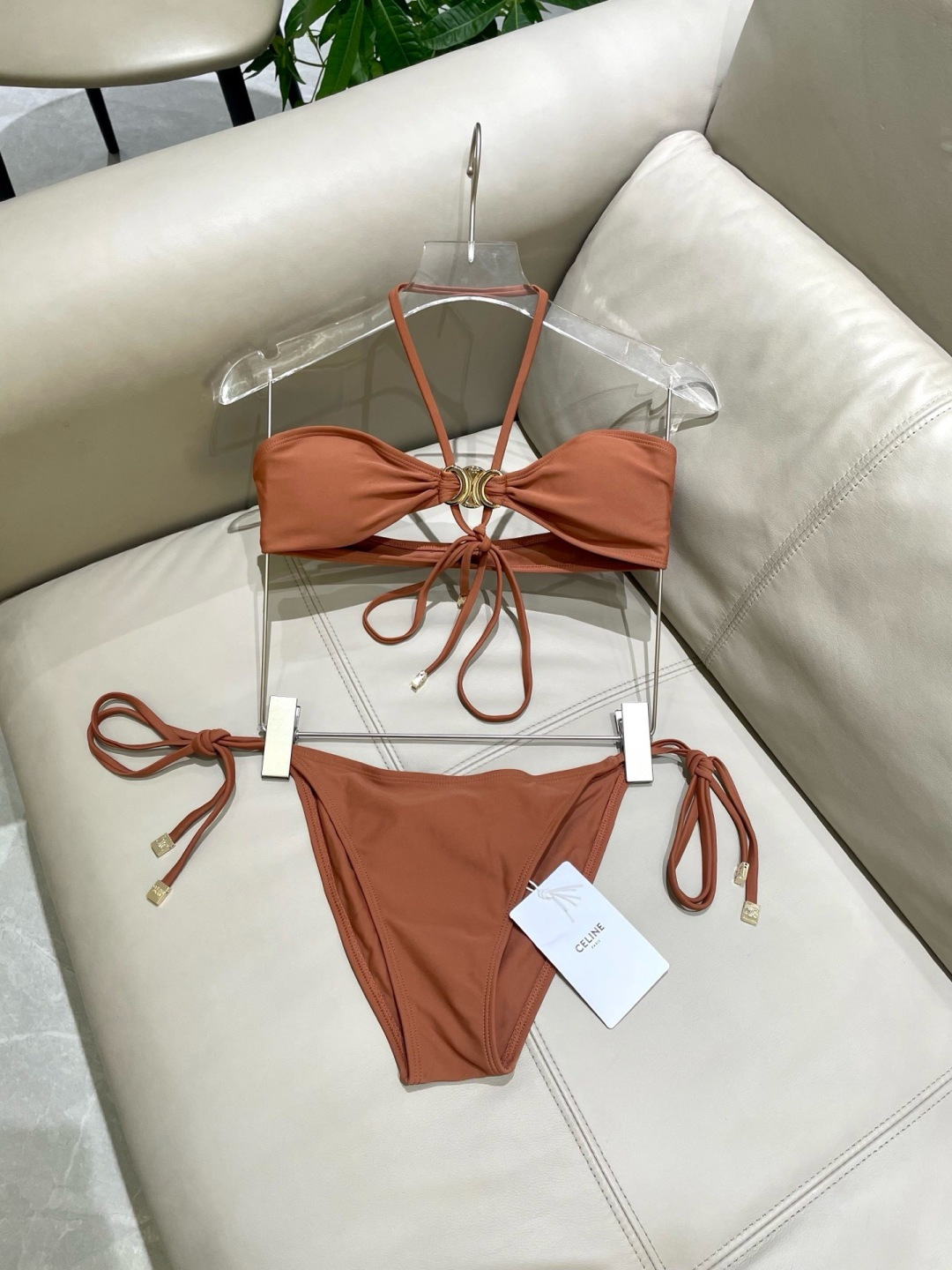 Celine专柜新款 对版五金😍🥰适合多种场景的游泳衣🏊♀️海边 游泳池 温泉 水上乐园 漂流都可以😌 Celine专柜新款 对版五金😍🥰适合多种场景的游泳衣🏊♀️海边 游泳池 温泉 水上乐园 漂流都可以😌
