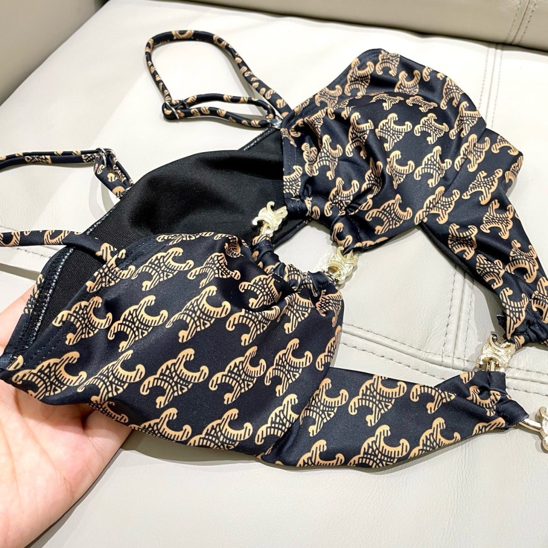 Celine专柜新款 对版五金😍🥰适合多种场景的游泳衣🏊♀️海边 游泳池 温泉 水上乐园 漂流都可以😌 Celine专柜新款 对版五金😍🥰适合多种场景的游泳衣🏊♀️海边 游泳池 温泉 水上乐园 漂流都可以😌