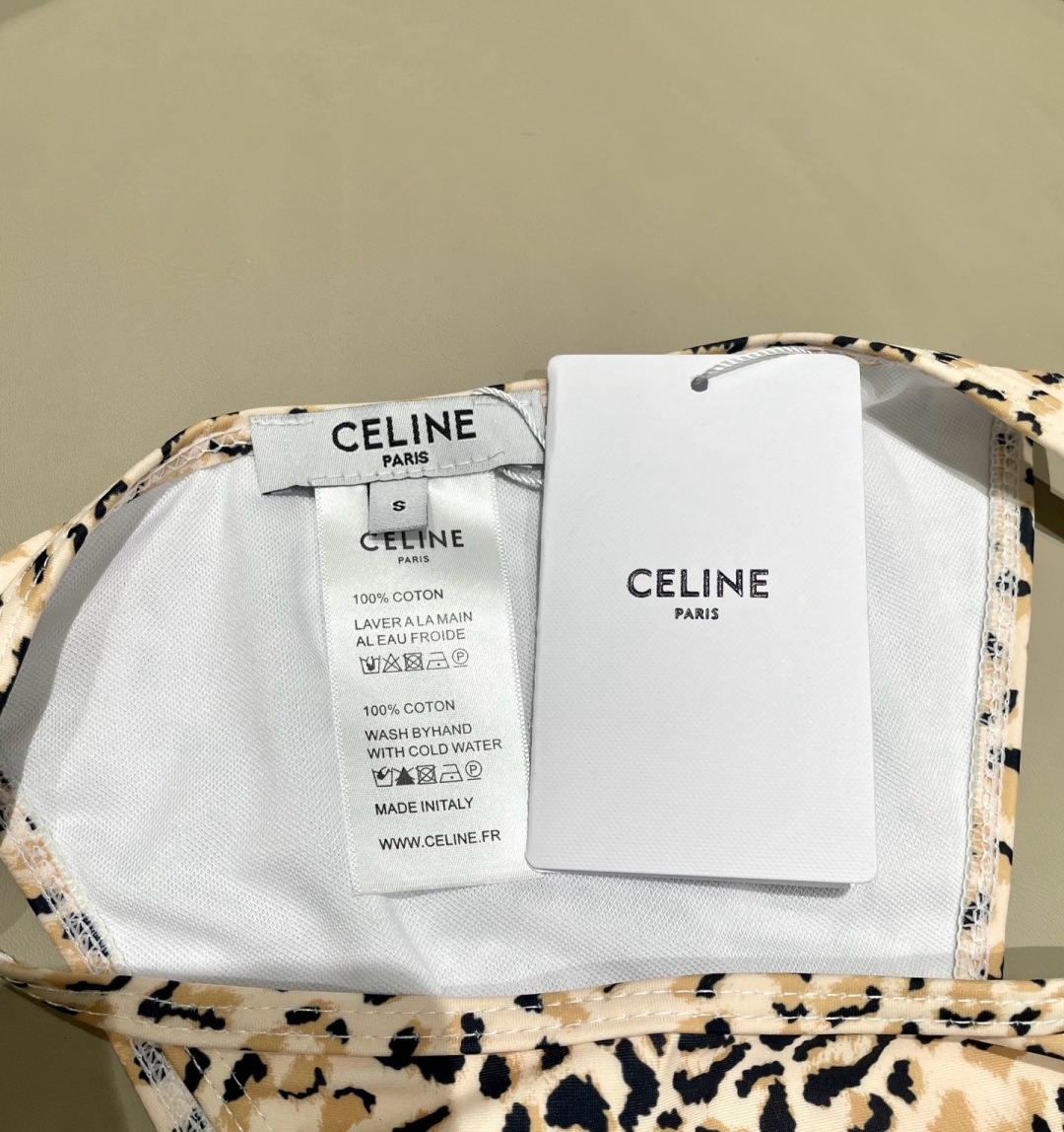Celine专柜新款 对版五金😍🥰适合多种场景的游泳衣🏊♀️海边 游泳池 温泉 水上乐园 漂流都可以😌 Celine专柜新款 对版五金😍🥰适合多种场景的游泳衣🏊♀️海边 游泳池 温泉 水上乐园 漂流都可以😌