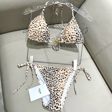 Celine专柜新款 对版五金😍🥰适合多种场景的游泳衣🏊♀️海边 游泳池 温泉 水上乐园 漂流都可以😌 Celine专柜新款 对版五金😍🥰适合多种场景的游泳衣🏊♀️海边 游泳池 温泉 水上乐园 漂流都可以😌