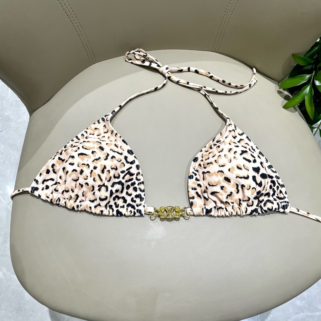 Celine专柜新款 对版五金😍🥰适合多种场景的游泳衣🏊♀️海边 游泳池 温泉 水上乐园 漂流都可以😌 Celine专柜新款 对版五金😍🥰适合多种场景的游泳衣🏊♀️海边 游泳池 温泉 水上乐园 漂流都可以😌