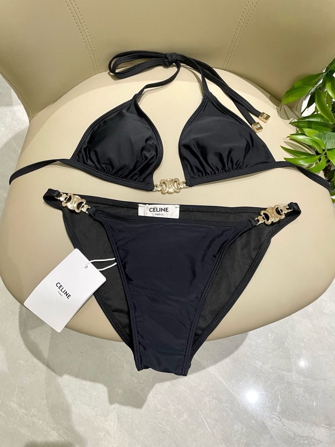 Celine专柜新款 对版五金😍🥰适合多种场景的游泳衣🏊♀️海边 游泳池 温泉 水上乐园 漂流都可以😌 Celine专柜新款 对版五金😍🥰适合多种场景的游泳衣🏊♀️海边 游泳池 温泉 水上乐园 漂流都可以😌