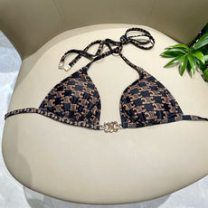Celine专柜新款 对版五金😍🥰适合多种场景的游泳衣🏊♀️海边 游泳池 温泉 水上乐园 漂流都可以😌 Celine专柜新款 对版五金😍🥰适合多种场景的游泳衣🏊♀️海边 游泳池 温泉 水上乐园 漂流都可以😌