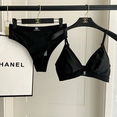 巴黎世家新款分体游泳衣😍🥰适合多种场景的游泳衣🏊♀️海边 游泳池 温泉 水上乐园 漂流都可以😌内搭也完 巴黎世家新款分体游泳衣😍🥰适合多种场景的游泳衣🏊♀️海边 游泳池 温泉 水上乐园 漂流都可以😌内搭也完