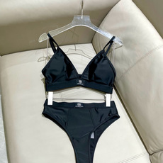 巴黎世家新款分体游泳衣😍🥰适合多种场景的游泳衣🏊♀️海边 游泳池 温泉 水上乐园 漂流都可以😌内搭也完 巴黎世家新款分体游泳衣😍🥰适合多种场景的游泳衣🏊♀️海边 游泳池 温泉 水上乐园 漂流都可以😌内搭也完