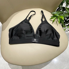 巴黎世家新款分体游泳衣😍🥰适合多种场景的游泳衣🏊♀️海边 游泳池 温泉 水上乐园 漂流都可以😌内搭也完 巴黎世家新款分体游泳衣😍🥰适合多种场景的游泳衣🏊♀️海边 游泳池 温泉 水上乐园 漂流都可以😌内搭也完