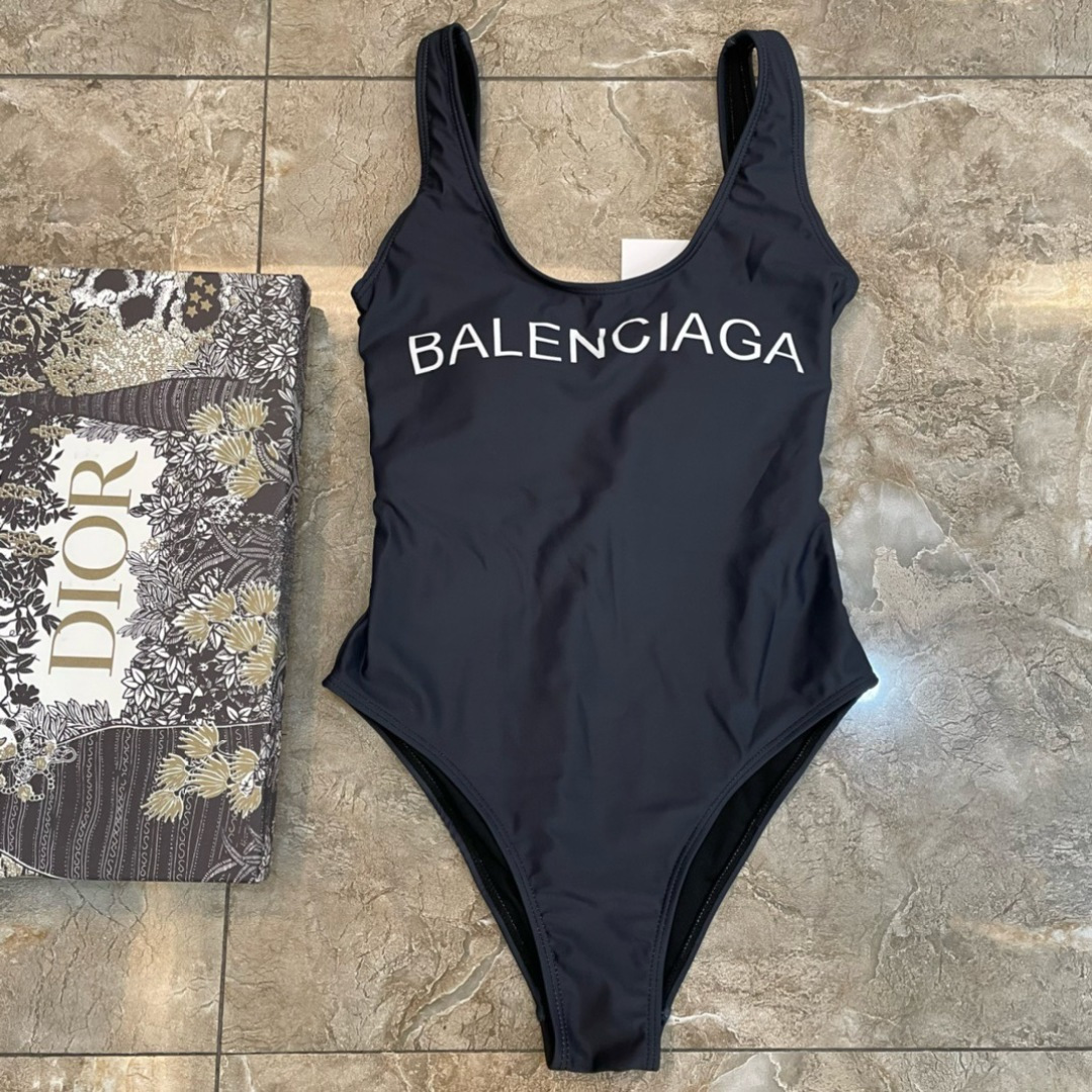 巴黎世家新款游泳衣😍🥰适合多种场景的游泳衣🏊♀️海边 游泳池 温泉 水上乐园 漂流都可以😌内搭也完全可 巴黎世家新款游泳衣😍🥰适合多种场景的游泳衣🏊♀️海边 游泳池 温泉 水上乐园 漂流都可以😌内搭也完全可