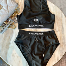 巴黎世家新款分体游泳衣😍🥰适合多种场景的游泳衣🏊♀️海边 游泳池 温泉 水上乐园 漂流都可以😌内搭也完 巴黎世家新款分体游泳衣😍🥰适合多种场景的游泳衣🏊♀️海边 游泳池 温泉 水上乐园 漂流都可以😌内搭也完