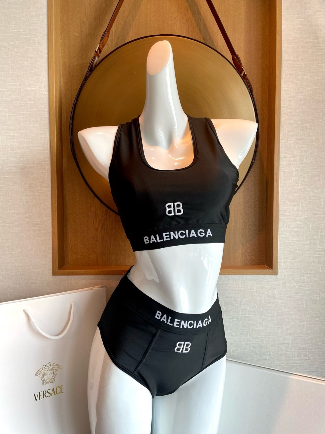 巴黎世家新款分体游泳衣😍🥰适合多种场景的游泳衣🏊♀️海边 游泳池 温泉 水上乐园 漂流都可以😌内搭也完 巴黎世家新款分体游泳衣😍🥰适合多种场景的游泳衣🏊♀️海边 游泳池 温泉 水上乐园 漂流都可以😌内搭也完