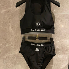巴黎世家新款分体游泳衣😍🥰适合多种场景的游泳衣🏊♀️海边 游泳池 温泉 水上乐园 漂流都可以😌内搭也完 巴黎世家新款分体游泳衣😍🥰适合多种场景的游泳衣🏊♀️海边 游泳池 温泉 水上乐园 漂流都可以😌内搭也完