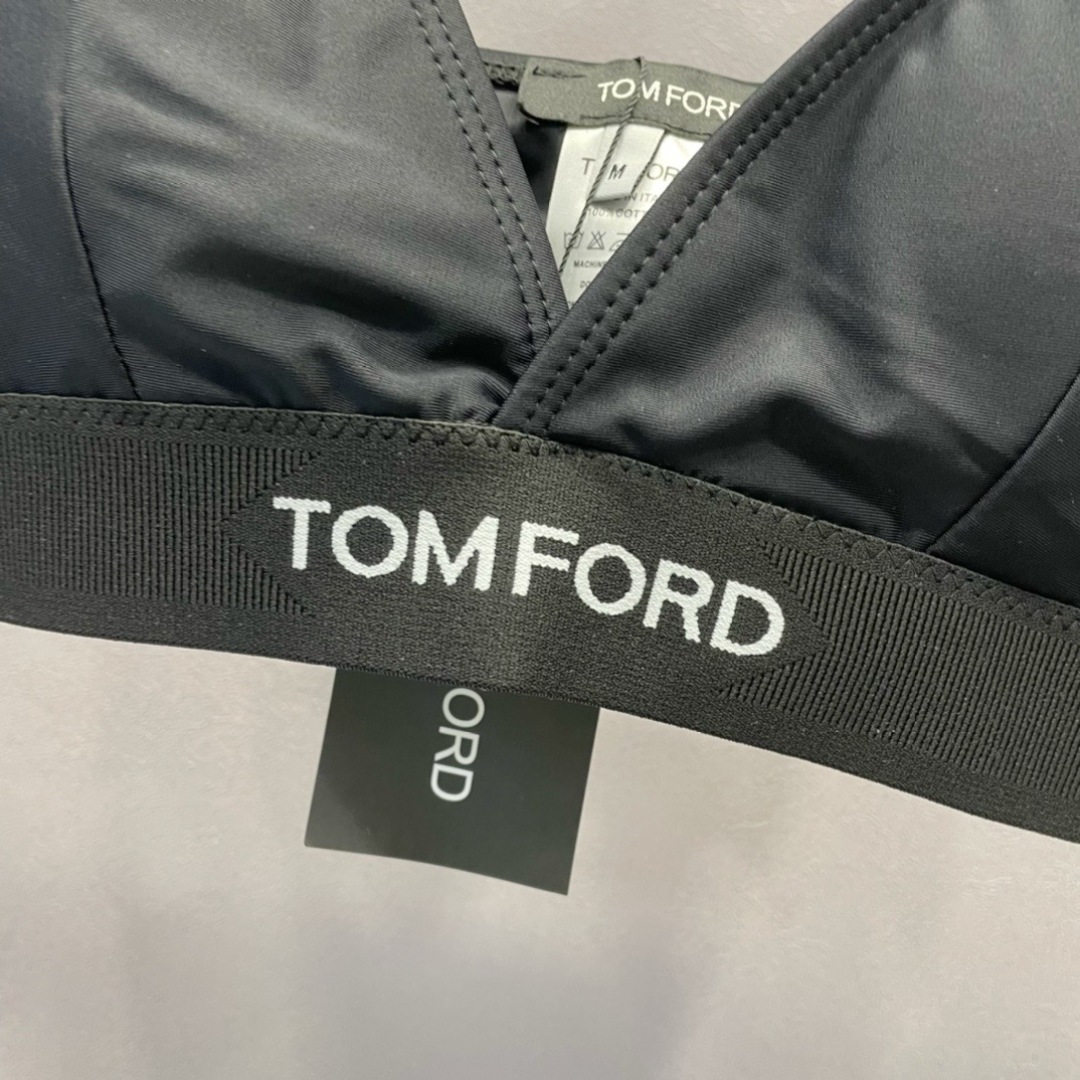 Tom Ford新款渐变高弹力健身瑜伽服运动套装~性感小吊带（有胸垫）+修身提臀显瘦打底裤脚      
