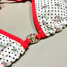 华伦天奴比基尼😍🥰适合多种场景的游泳衣🏊♀️海边 游泳池 温泉 水上乐园 漂流都可以😌内搭也完全可以 华伦天奴比基尼😍🥰适合多种场景的游泳衣🏊♀️海边 游泳池 温泉 水上乐园 漂流都可以😌内搭也完全可以