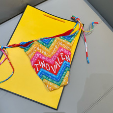 华伦天奴比基尼😍🥰适合多种场景的游泳衣🏊♀️海边 游泳池 温泉 水上乐园 漂流都可以😌内搭也完全可以 华伦天奴比基尼😍🥰适合多种场景的游泳衣🏊♀️海边 游泳池 温泉 水上乐园 漂流都可以😌内搭也完全可以