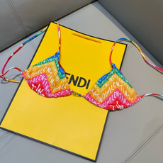 华伦天奴比基尼😍🥰适合多种场景的游泳衣🏊♀️海边 游泳池 温泉 水上乐园 漂流都可以😌内搭也完全可以 华伦天奴比基尼😍🥰适合多种场景的游泳衣🏊♀️海边 游泳池 温泉 水上乐园 漂流都可以😌内搭也完全可以