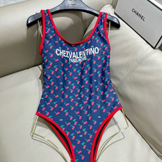 华伦天奴新款连体泳衣 😍🥰适合多种场景的游泳衣🏊♀️海边 游泳池 温泉 水上乐园 漂流都可以😌面料:透 华伦天奴新款连体泳衣 😍🥰适合多种场景的游泳衣🏊♀️海边 游泳池 温泉 水上乐园 漂流都可以😌面料:透